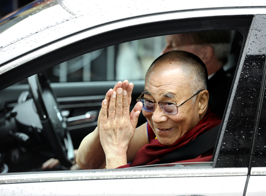 Good car-ma: His Holiness' final farewell as he leaves Edinburgh