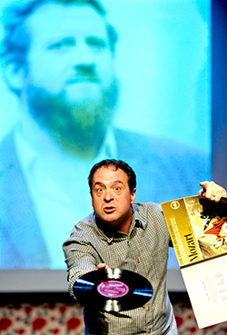 Mark Thomas in 'Bravo Figaro' Mark Thomas in 'Bravo Figaro'